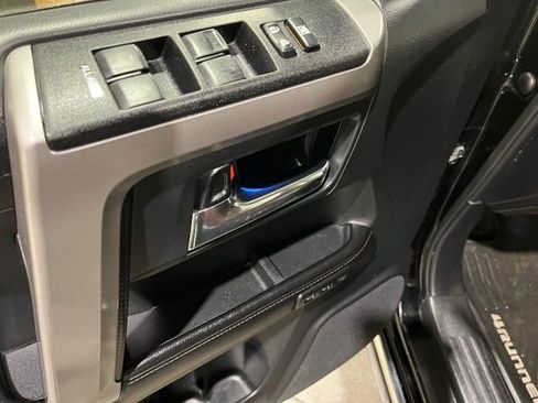 Used 2015 Toyota 4Runner Limited image 39