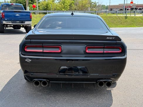 Used 2015 Dodge Challenger SRT Hellcat RWD image 7
