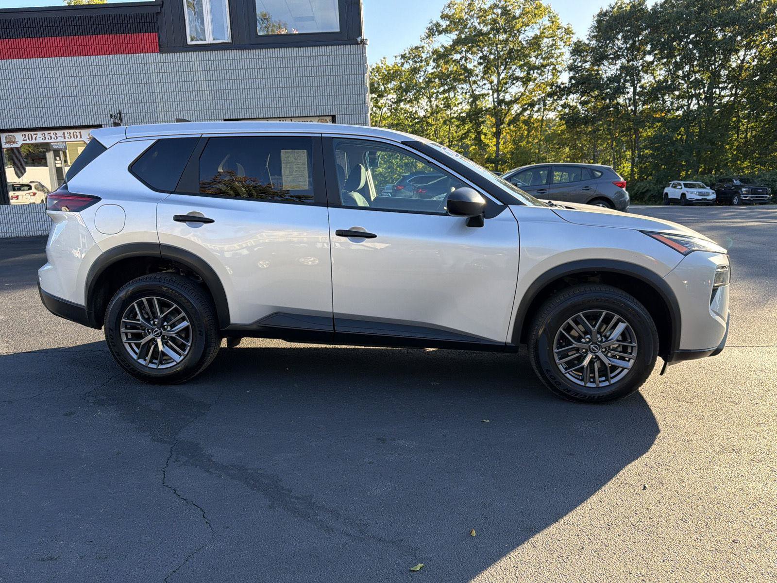 Used 2024 Nissan Rogue S AWD/4WD image 6