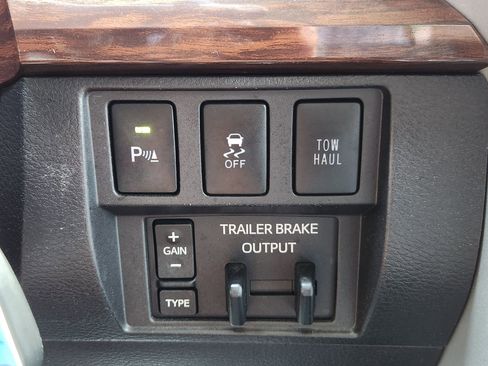 Used 2016 Toyota Tundra Limited w/ Limited Premium Package image 20