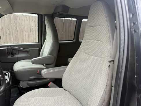 Used 2020 Chevrolet Express 3500 image 25