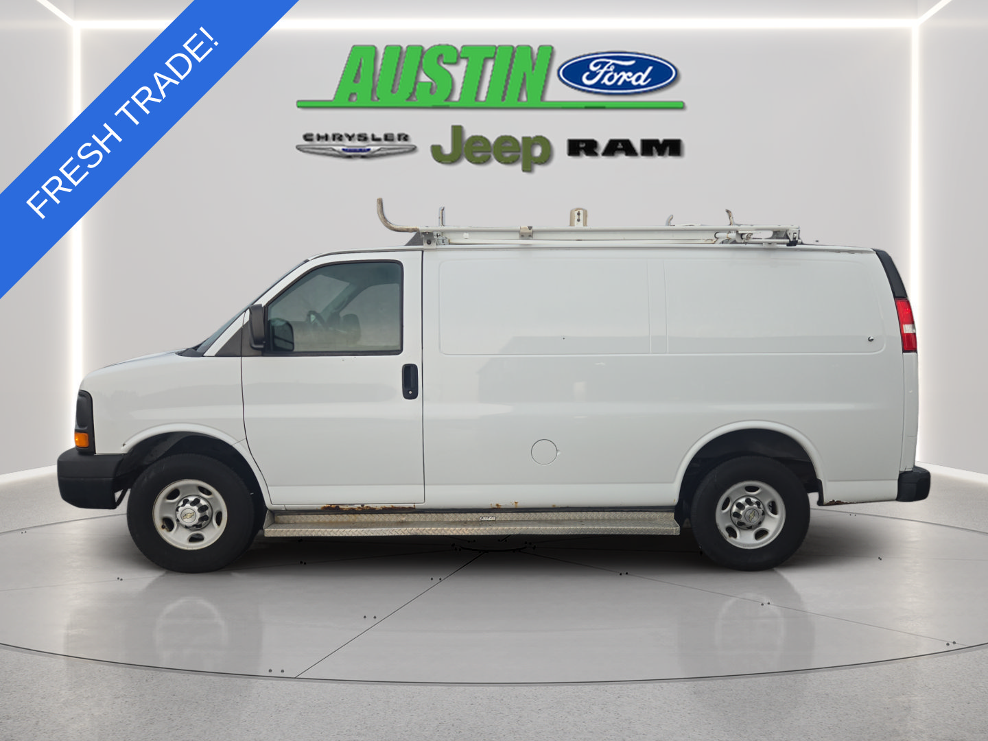 Used 2012 Chevrolet Express 2500 RWD image 2
