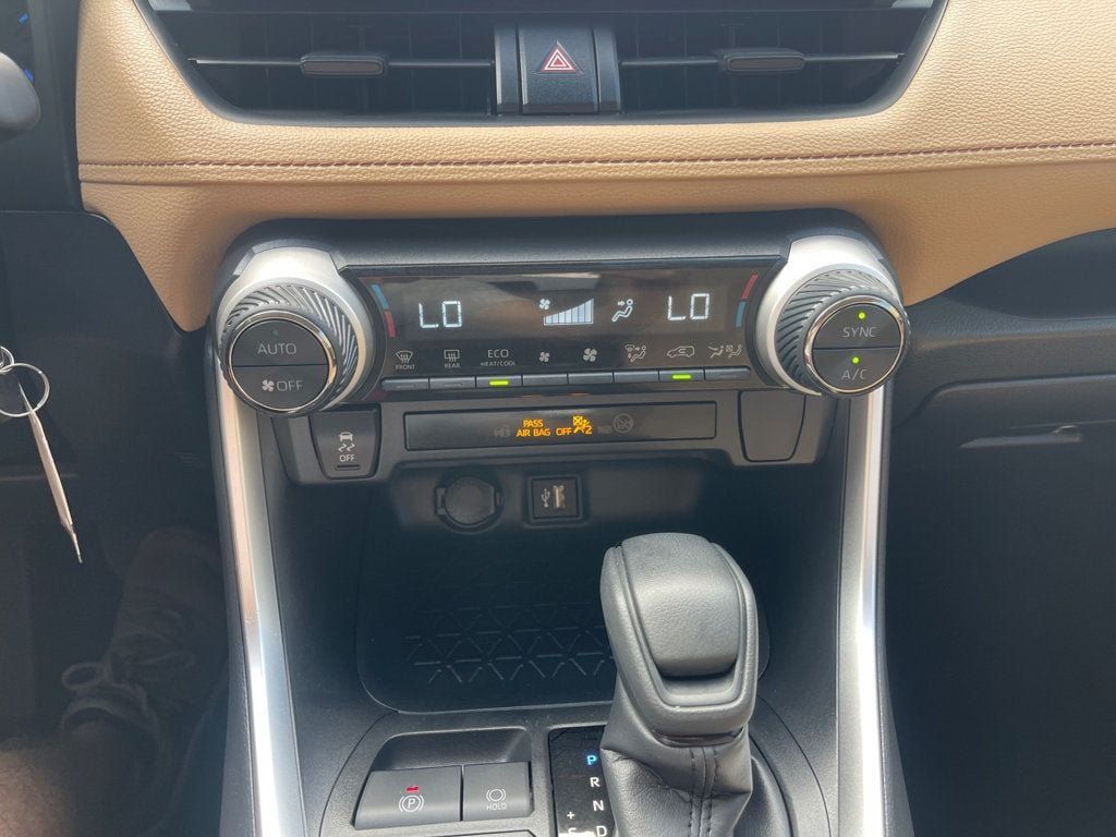 Used 2025 Toyota RAV4 LE AWD/4WD image 19