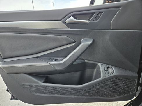 Used 2024 Volkswagen Jetta SE image 29