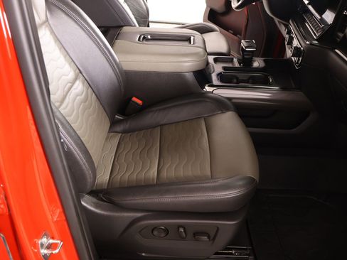 Used 2022 Chevrolet Silverado 1500 ZR2 w/ Technology Package image 13