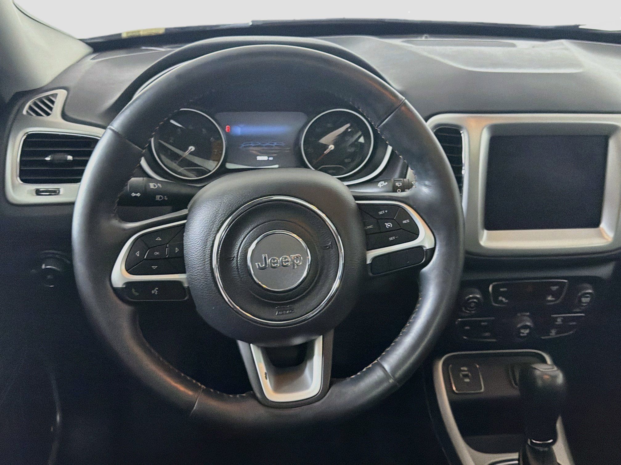 Used 2018 Jeep Compass Latitude w/ Popular Equipment Group FWD image 17