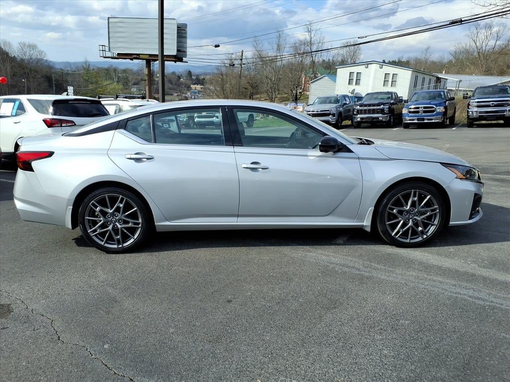 Used 2023 Nissan Altima 2.0 SR FWD image 7