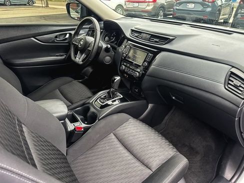 Used 2020 Nissan Rogue SV FWD image 24