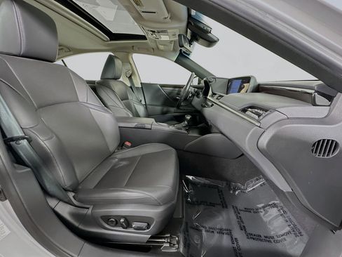 Used 2019 Lexus ES 300h image 32
