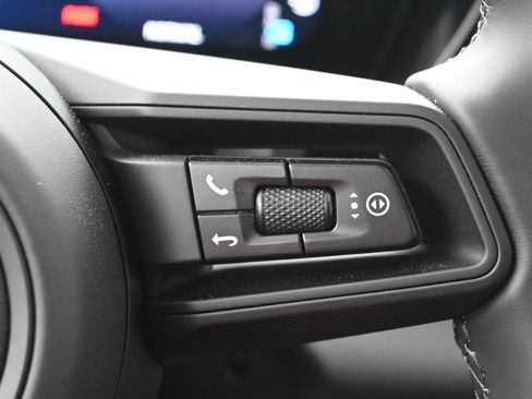 Certified 2025 Porsche Macan 4S Electric AWD/4WD image 22