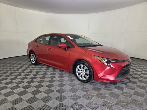 Used 2020 Toyota Corolla LE FWD image 2