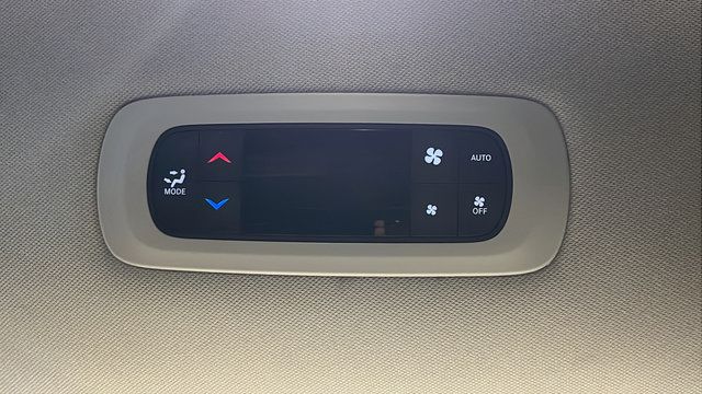 Used 2024 Chrysler Pacifica Touring-L FWD image 33