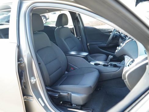 Used 2020 Chevrolet Malibu LT image 33