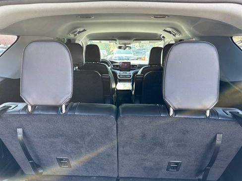 Used 2023 Ford Explorer XLT w/ Equipment Group 202A AWD/4WD image 13