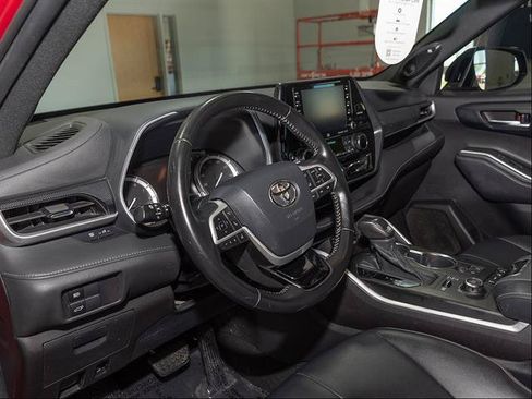 Used 2022 Toyota Highlander XSE AWD/4WD image 11