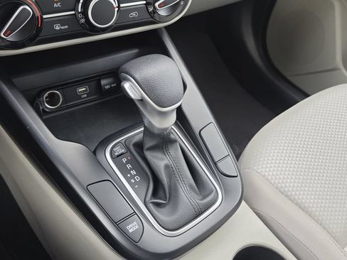 Certified 2025 Kia Soul LX w/ LX Technology Package FWD image 26