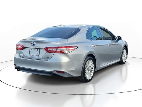 Used 2020 Toyota Camry XLE image 6