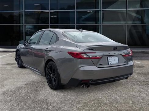 Used 2025 Toyota Camry SE FWD image 4