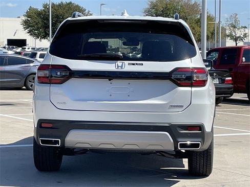 New 2025 Honda Pilot Touring image 5