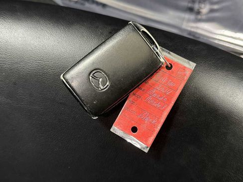 Used 2024 MAZDA MAZDA3 s image 31