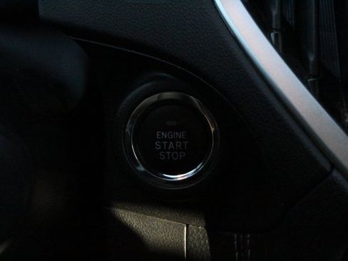 Used 2019 Subaru Forester Limited image 32