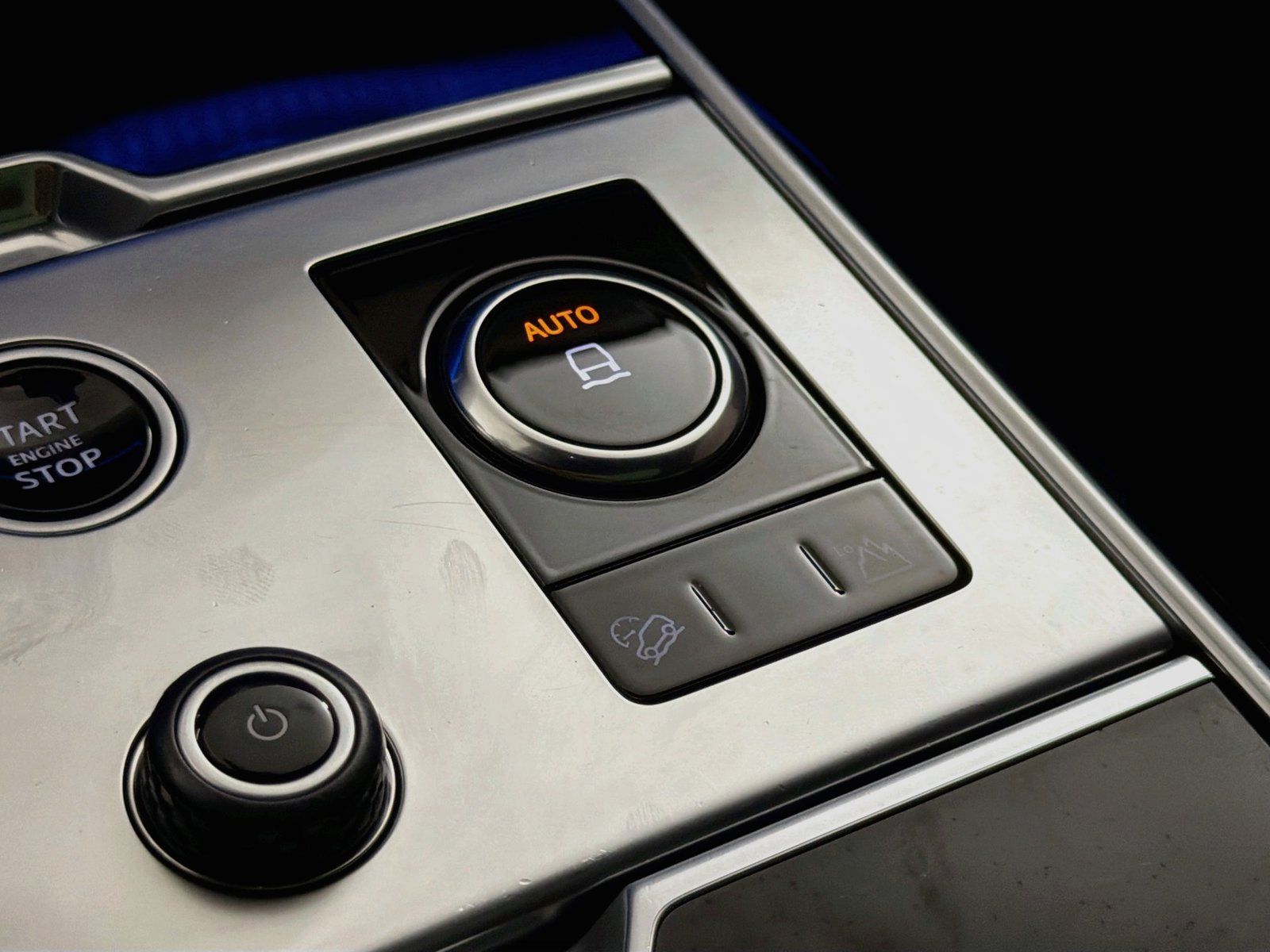 Certified 2023 Land Rover Range Rover Autobiography AWD/4WD image 19