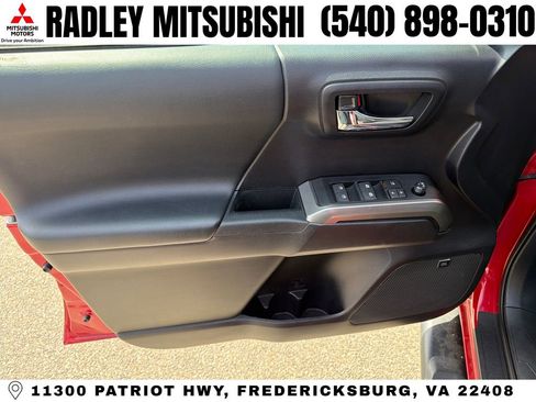 Used 2020 Toyota Tacoma Limited image 4