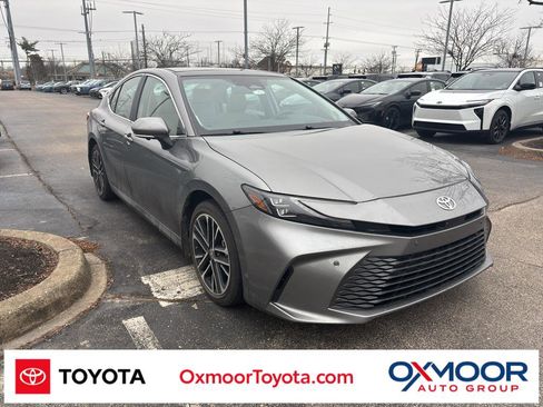 Used 2025 Toyota Camry XLE image 1