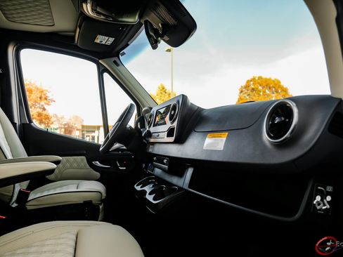 Used 2025 Mercedes-Benz Sprinter 3500 image 41