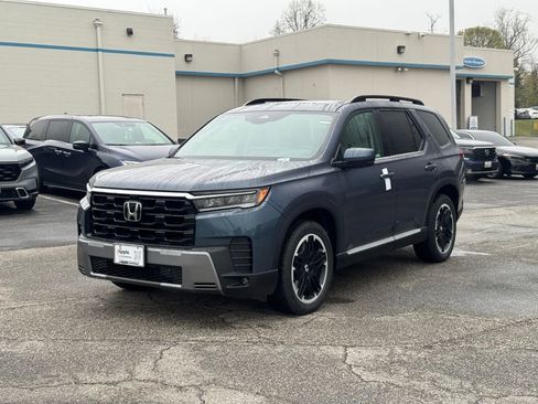 New 2026 Honda Pilot Touring image 3