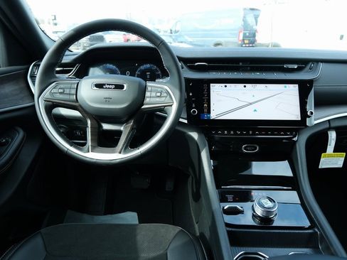New 2026 Jeep Grand Cherokee Altitude AWD/4WD image 6