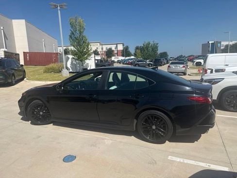 Used 2025 Toyota Camry SE FWD image 5