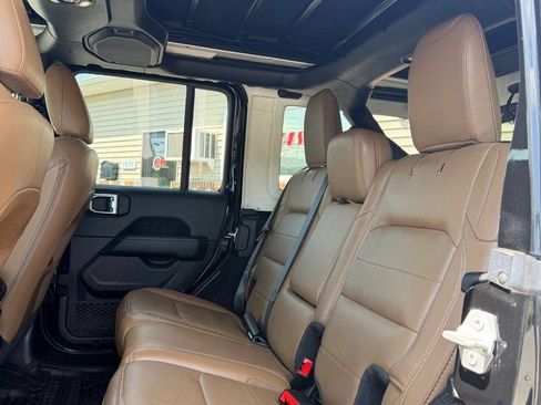 Used 2023 Jeep Wrangler Unlimited Sahara w/ Cold Weather Group AWD/4WD image 11