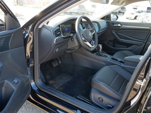 Certified 2024 Volkswagen Jetta SE image 12