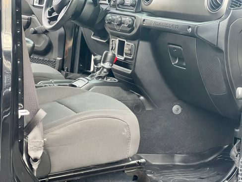 Used 2018 Jeep Wrangler Unlimited Sport AWD/4WD image 11