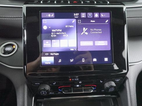 New 2025 Jeep Grand Cherokee Altitude image 18