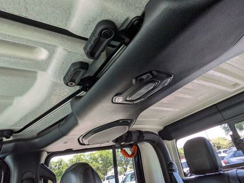 Used 2020 Jeep Gladiator Mojave AWD/4WD image 23