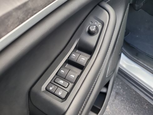 Used 2024 Jeep Grand Cherokee Limited w/ Black Appearance Package RWD image 16