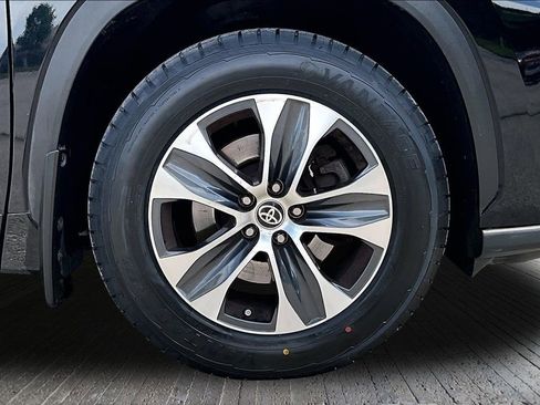Used 2020 Toyota Highlander XLE AWD/4WD image 10