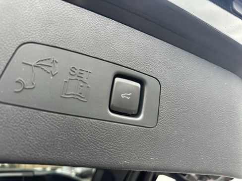 Used 2021 Lincoln Corsair AWD w/ Premium Package image 39