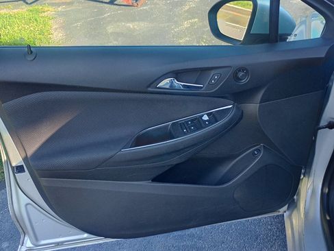 Used 2017 Chevrolet Cruze LS FWD image 11