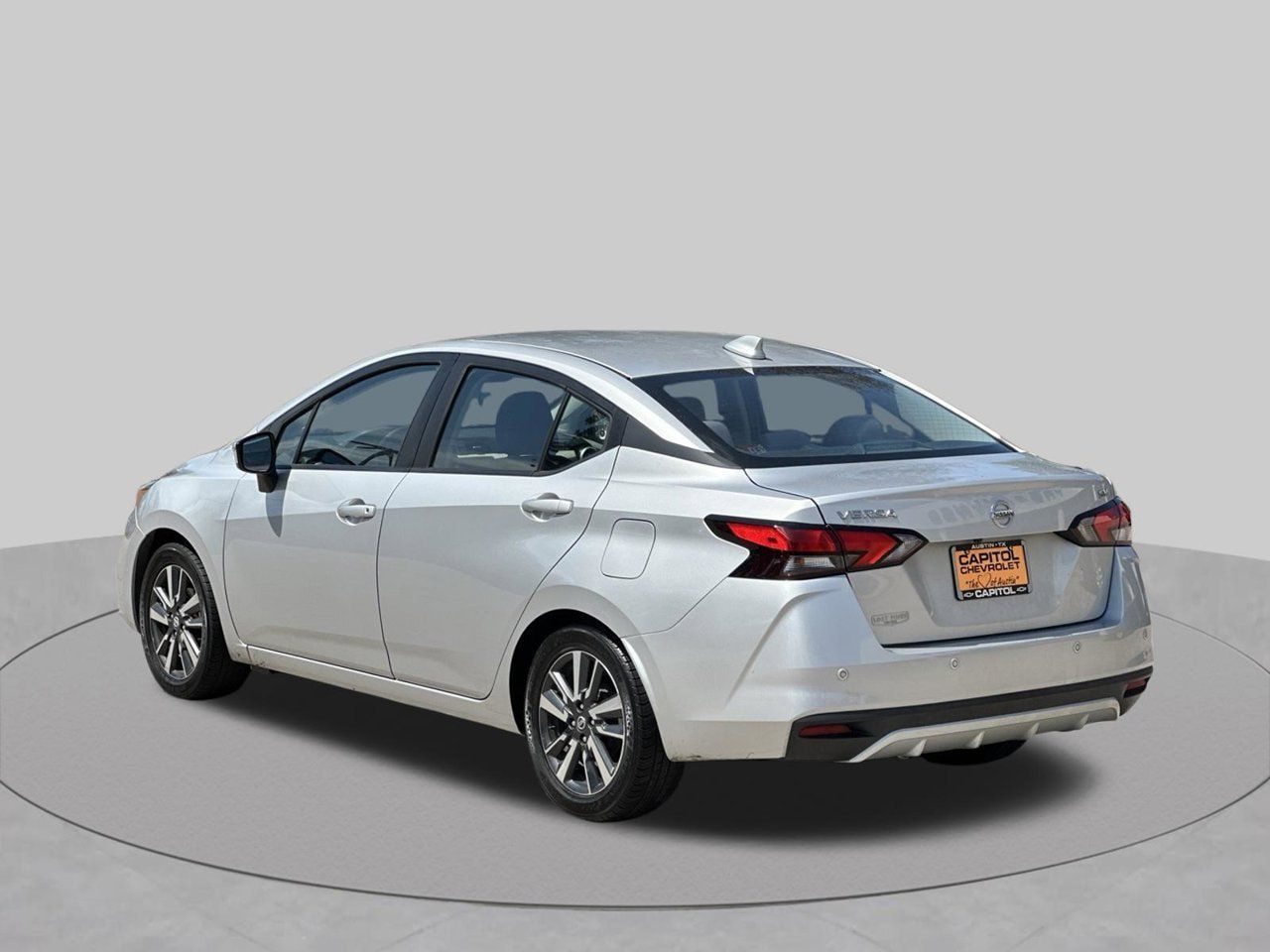 Used 2021 Nissan Versa SV FWD image 3