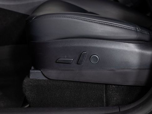 Used 2022 Tesla Model Y Performance image 17