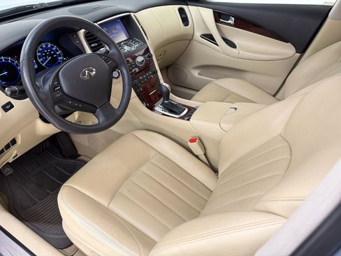 Used 2017 INFINITI QX50 2WD w/ Premium Plus Package image 4