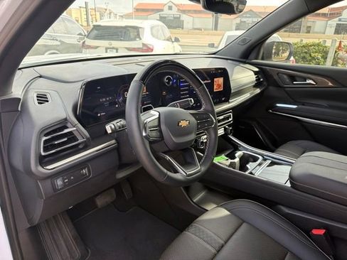 Used 2026 Chevrolet Traverse High Country FWD image 27
