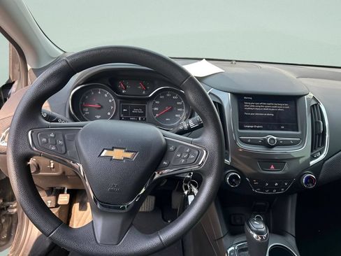 Used 2019 Chevrolet Cruze LT FWD image 28