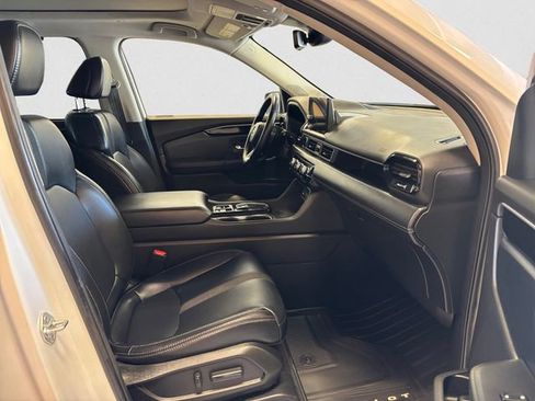 Used 2023 Honda Pilot Touring image 16