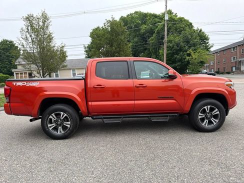 Used 2017 Toyota Tacoma TRD Sport w/ Tow Package (A/T) AWD/4WD image 6