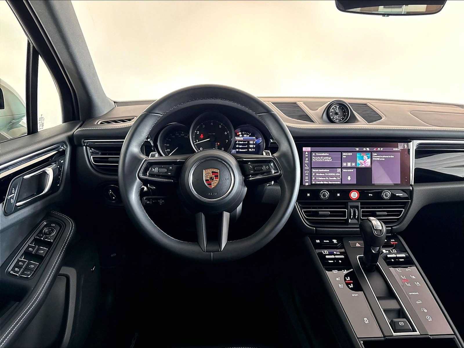 Used 2026 Porsche Macan AWD/4WD image 17