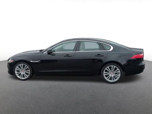 Used 2020 Jaguar XF Prestige image 3